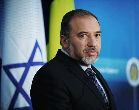 ليبرمان يبحث مع الجيش عودة الاغتيالات في غزة ليبرمان يبحث مع الجيش عودة الاغتيالات في غزة