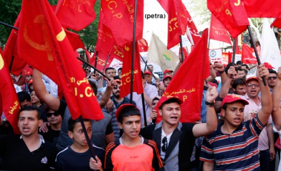 عمان: مسيرة تطالب برفع أجور الأيدي العاملة وتوفير فرص عمل عمان: مسيرة تطالب برفع أجور الأيدي العاملة وتوفير فرص عمل