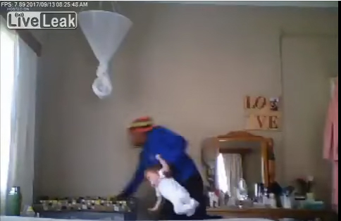 بالفيديو.. مربية تعتدى على طفل بإلقائه بقوة