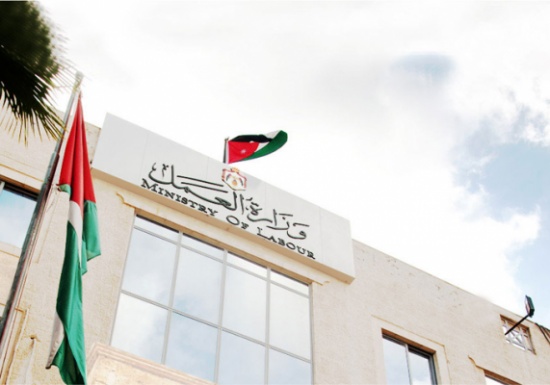 العمل: حل 97 % من شكاوى تأخر أجور آذار