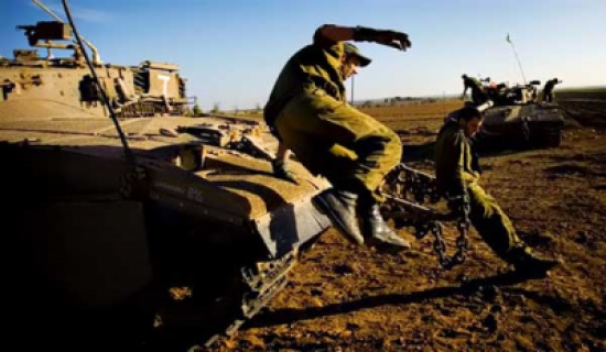 آليات عسكرية إسرائيلية تتوغل وسط غزة