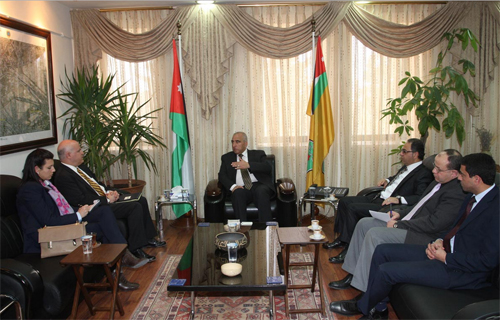 بحث امكانية اقامة برنامج لتدريب وتأهيل المعلمين المستقبليين