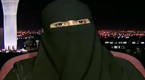 رنة هاتف موظفة تثير ضجة في السعودية