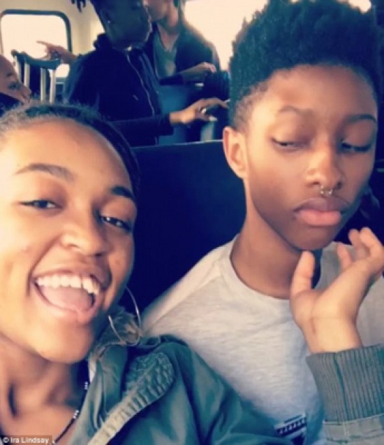 بالفيديو والصور : مراهق يصبح بطلا بسبب صديقته المقربة