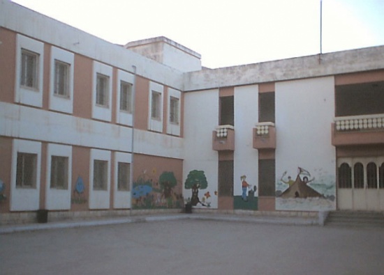 تنفيذ مشروع صيانة مدرسة في ام الجمال