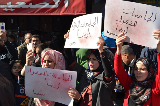 بالصور | مسيرة من امام الحسيني : الجامعات للفقراء أيضاً