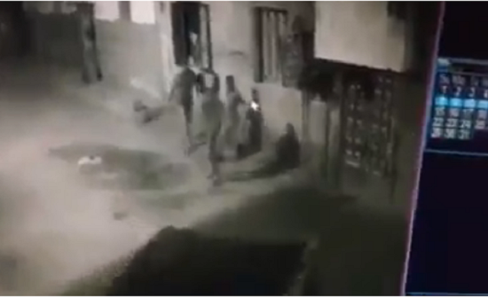 بالفيديو : لحظة محاولة اختطاف طفل أمام منزله في مصر بالفيديو : لحظة محاولة اختطاف طفل أمام منزله في مصر