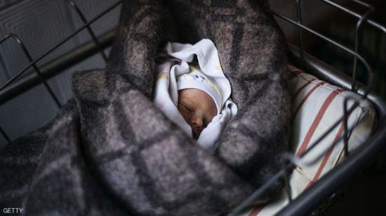 أم تركت رضيعتها في المنزل.. فنهشتها الجرذان