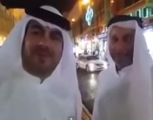 بالفيديو.. مسئولان إسرائيليان يتجولان في شوارع دبي بالزي الإماراتي بالفيديو.. مسئولان إسرائيليان يتجولان في شوارع دبي بالزي الإماراتي