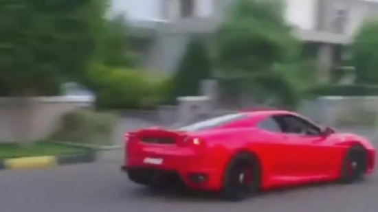 طفل يقود " الفيراري " !!