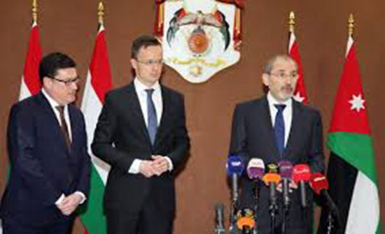 الصفدي ووزير الصناعة والتجاري الهنغاري يبحثان التعاون بين البلدين الصفدي ووزير الصناعة والتجاري الهنغاري يبحثان التعاون بين البلدين