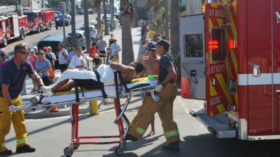 نجاة أمريكي من سمكة قرش وضحك المتابعين