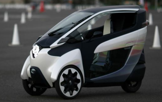 سيارة تويوتا "ثلاثية العجلات".. الحل الأمثل لتجنب الزحام