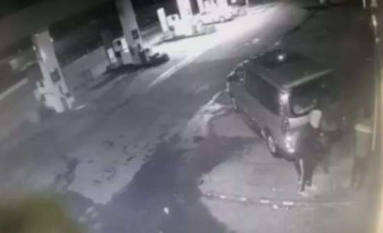 ملثمان يسطوان على محطة وقود في الزرقاء ويهددان عاملاً بالسلاح ملثمان يسطوان على محطة وقود في الزرقاء ويهددان عاملاً بالسلاح