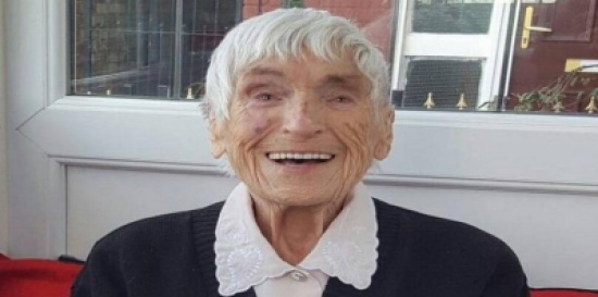 لن تصدق كم عدد أفراد أسرة هذه المرأة وهي في عمر98 عاما