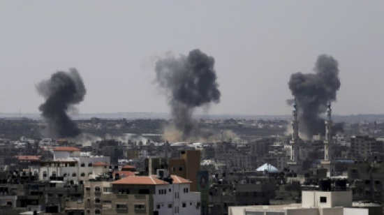 الاحتلال يقصف اراض زراعية شرق خانيونس جنوب قطاع غزة