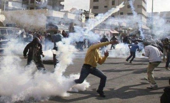 اصابات بالاختناق بمواجهات مع الاحتلال الاسرائيلي شمال الخليل اصابات بالاختناق بمواجهات مع الاحتلال الاسرائيلي شمال الخليل