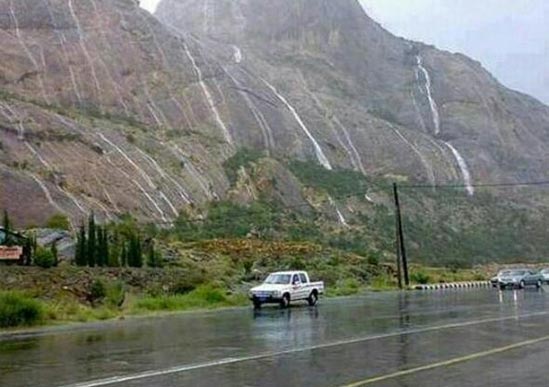 أمطار غزيرة في السعودية وسيول بالشوارع ( فيديو ) أمطار غزيرة في السعودية وسيول بالشوارع ( فيديو )