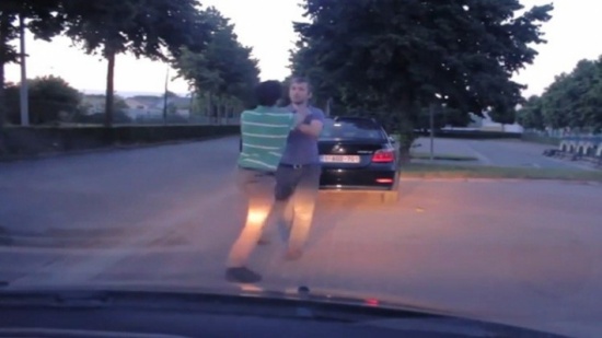 الحل الوسط ما بين الكلمات واللكمات