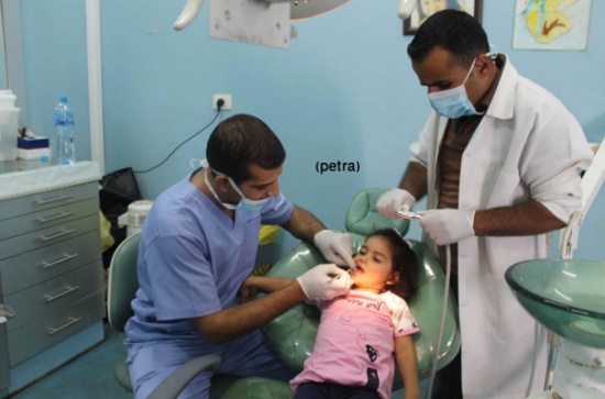 غزة 32 يباشر بتقديم الخدمة الطبية للأهل في غزة غزة 32 يباشر بتقديم الخدمة الطبية للأهل في غزة