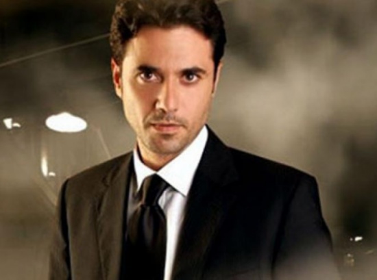 أحمد عز يعد بمفاجأة ستهز الوسط الفني بقضيته مع زينة