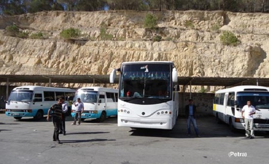 وزير النقل: تخفيض السعة المقعدية بوسائط النقل وإعفاءات قريبة لدعمها