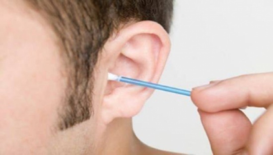 5 ممارسات خاطئة لتنظيف الأذن.. عليكَ معرفتها 5 ممارسات خاطئة لتنظيف الأذن.. عليكَ معرفتها