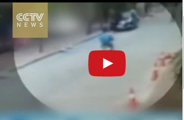 مسن يقفز منتحراً فيسقط على سائق دراجة فيقتله