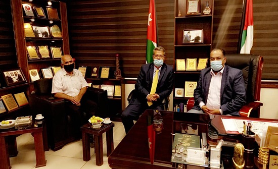 بحث تعزيز التعاون بين مدينة الأمير محمد للشباب وبلدية الهاشمية