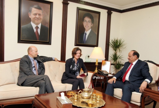 وزير الداخلية يلتقي المبعوث الخاص لتنسيق امور اللاجئين بالسويد