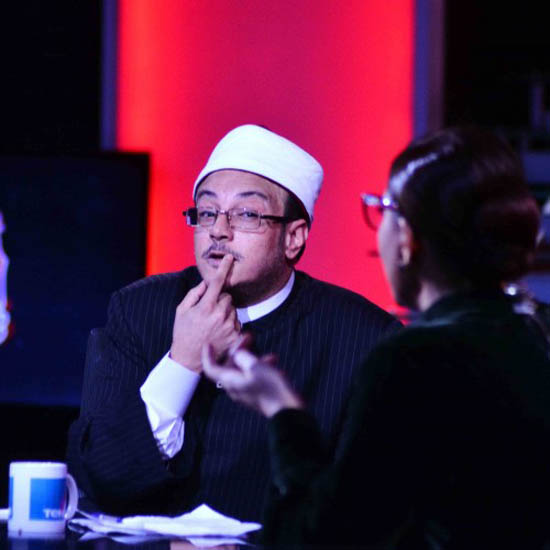 شاهد بالفيدو مشادة على الهواء بين الشيخ ميزووملكة جمال المحجبات