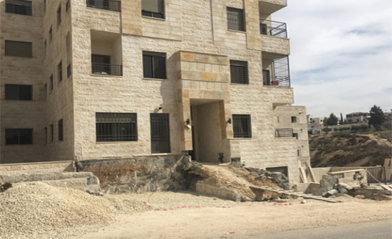 اخلاء بنايتين في طبربور لانهيارات جزئية..(صور) اخلاء بنايتين في طبربور لانهيارات جزئية..(صور)