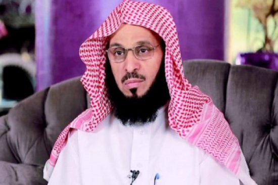 شاهد.. القرني يروي كيف أخفى خبر محاولة اغتياله عن والدته ورد فعل ابنته