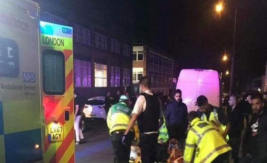 3 جرحى بحادثة دهس أمام مسجد في لندن 3 جرحى بحادثة دهس أمام مسجد في لندن