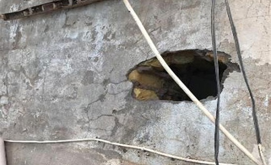 5 سجناء يهربون عبر فتحة في جدار سجن بالعراق 5 سجناء يهربون عبر فتحة في جدار سجن بالعراق