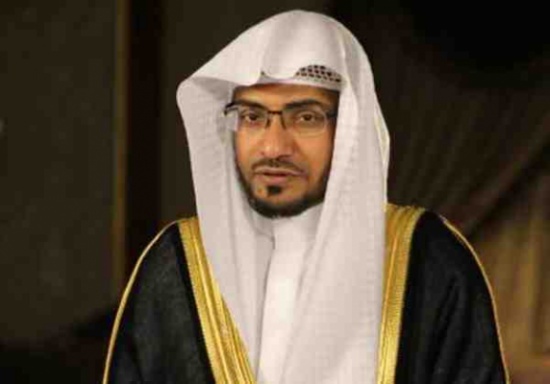 المغامسي: لا يجوز القول اللهم صلِّ على سيدنا محمد في التشهد -فيديو