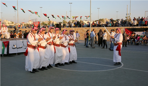 بالصور : اسدال الستارة على فعاليات " ارفع راسك امنا عمان " بحدائق الملك عبدالله الثاني في المقابلين