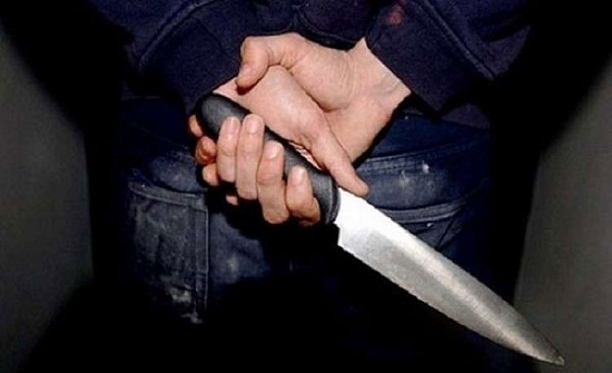 حلاق ينتقم لشرفه.. عاد من عمله مبكرًا فوجد زوجته في أحضان عشيقها حلاق ينتقم لشرفه.. عاد من عمله مبكرًا فوجد زوجته في أحضان عشيقها