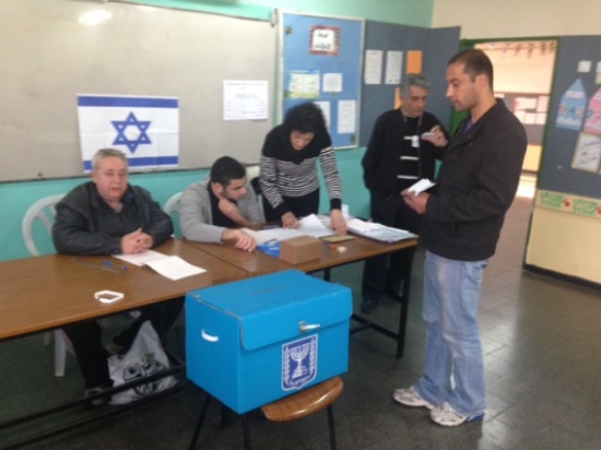 ما يقارب ستة ملايين ناخب بينهم 750 الف عربي بدأوا بالادلاء بأصواتهم للكنيست ال19