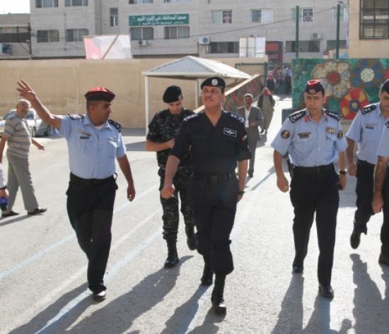 الطوالبة يقوم بجولة تفقدية في مراكز الاقتراع الطوالبة يقوم بجولة تفقدية في مراكز الاقتراع