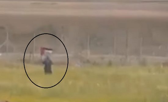 بدم بارد.. قناص إسرائيلي يطلق النار على امرأة فلسطينية (فيديو) بدم بارد.. قناص إسرائيلي يطلق النار على امرأة فلسطينية (فيديو)
