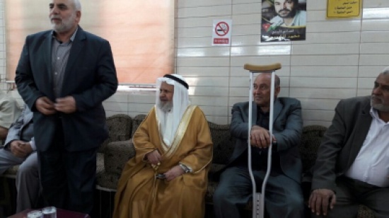بالصور / وفد من الحركة الإسلامية يزور بيت عرس الشهيد الكسجي بالصور / وفد من الحركة الإسلامية يزور بيت عرس الشهيد الكسجي