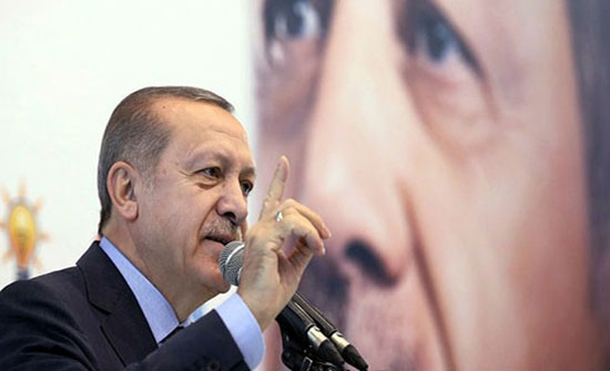 أردوغان: من يسعى لتقسيم بلادنا سنمطره بالقنابل أردوغان: من يسعى لتقسيم بلادنا سنمطره بالقنابل