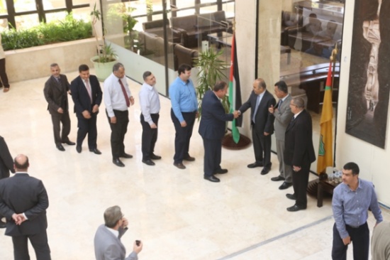 محافظة يتقبل التهاني بتعيينه رئيسا للجامعة الأردنية