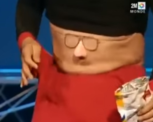 شاهد..  رجل يحول بطنه لـ«رجل متحرك»