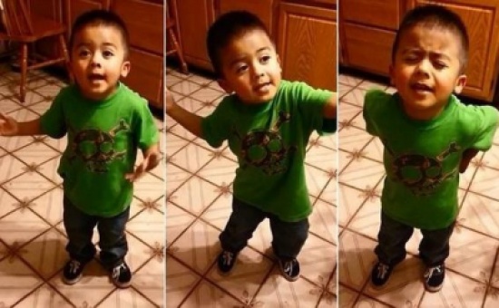 طفل يُذهل العالم بحواره مع أمه