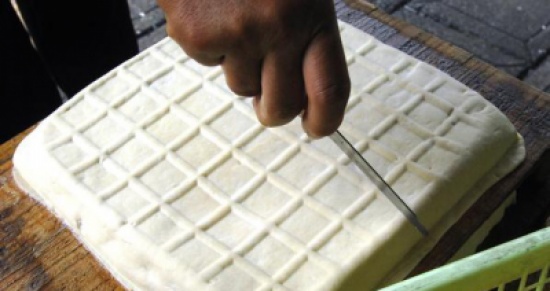 جبن برائحة مقززة يجذب التايوانيين