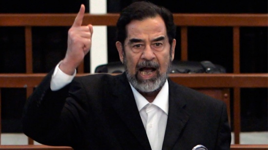 سجين مع صدام حسين يكشف محاكمة الرئيس العراقي الراحل سجين مع صدام حسين يكشف محاكمة الرئيس العراقي الراحل