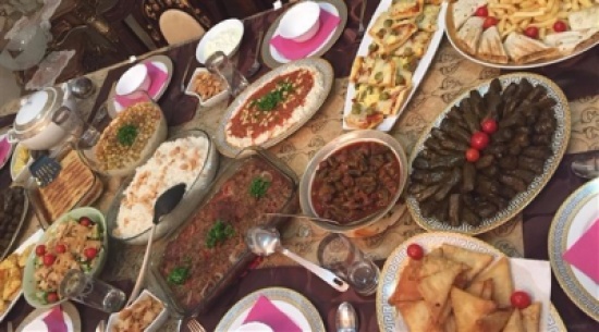 كيف يمكن تفادي الشعور بالنفخة خلال الصيام؟ كيف يمكن تفادي الشعور بالنفخة خلال الصيام؟