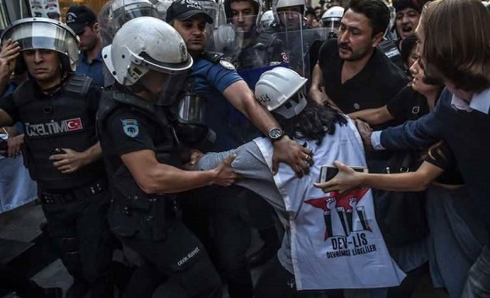 سجن 24 من عمال مطار إسطنبول.. لحين محاكمتهم